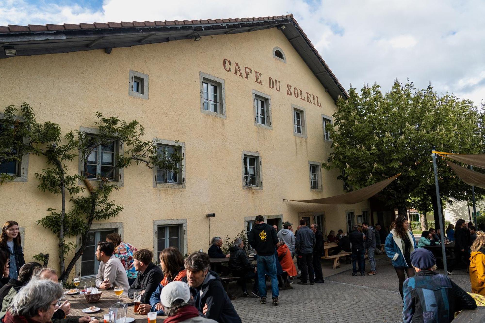 Hotel Cafe Du Soleil Saignelégier Exterior foto